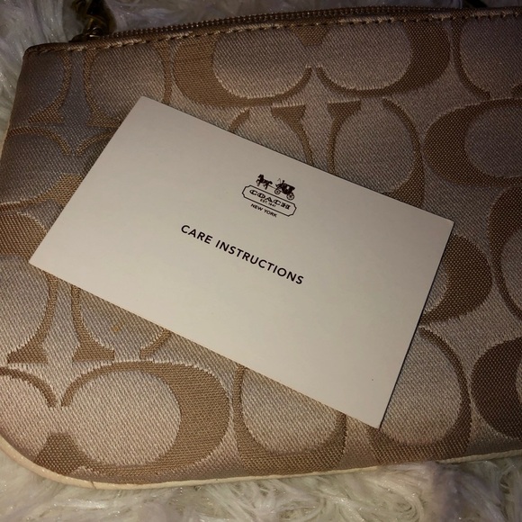 Coach Poppy Wristlet - Picture 11 of 14